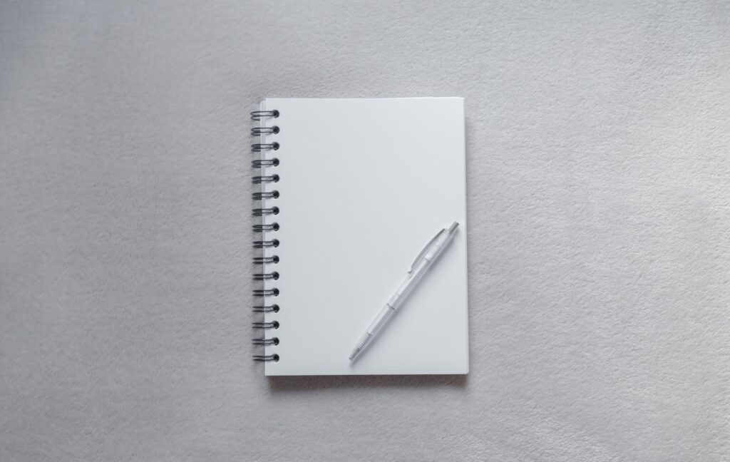 何も書けていない連絡帳のイメージ