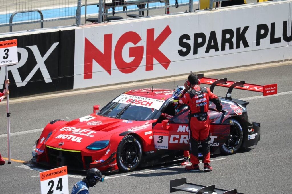 SUPERGTのレースカーの写真