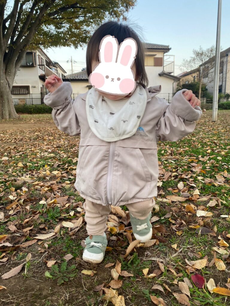 長男が公園で遊んでいる写真