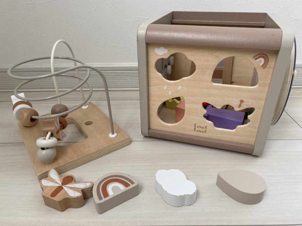 息子が愛用中のエデュテのアクティビティキューブを撮影した写真④