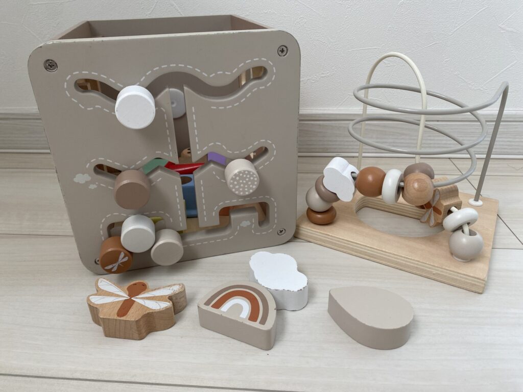 息子が愛用中のエデュテのアクティビティキューブを撮影した写真③