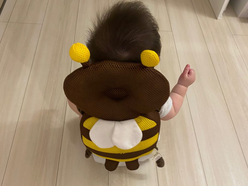 長男が転倒防止リュックを背負っている写真