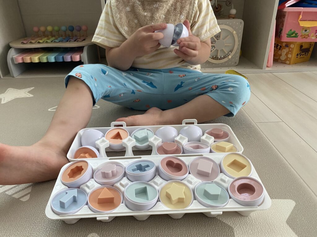 長男がマッチングで遊んでいる写真
